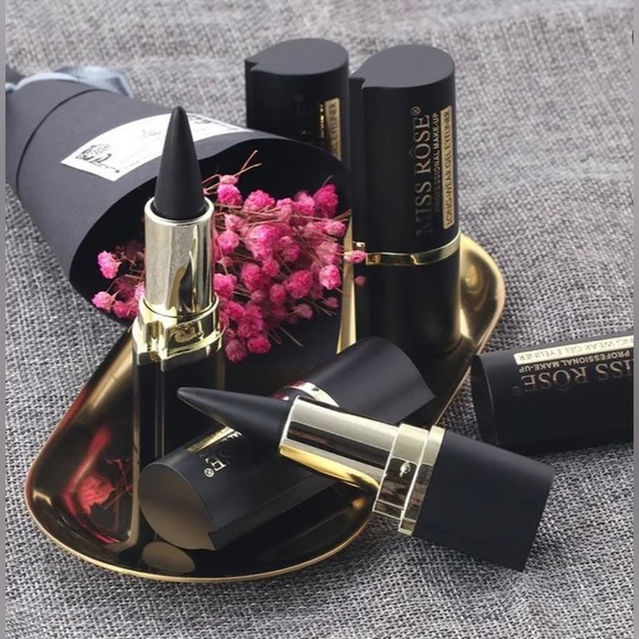 Black♠️Kajal♠️Eyeliner - Picture 3 of 8